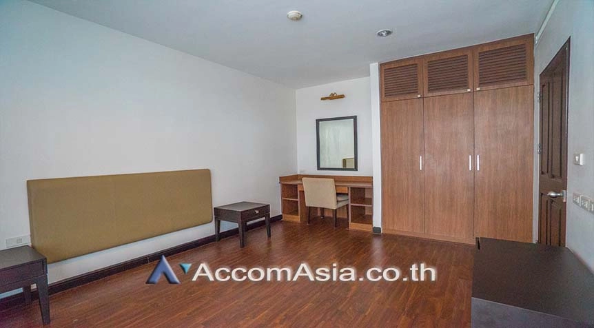 6  4 br Apartment For Rent in Sukhumvit ,Bangkok BTS Ekkamai at High-Rise Living with a Large Balcony Apartment in Ekkamai 1419350