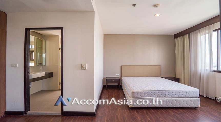 9  4 br Apartment For Rent in Sukhumvit ,Bangkok BTS Ekkamai at High-Rise Living with a Large Balcony Apartment in Ekkamai 1419350