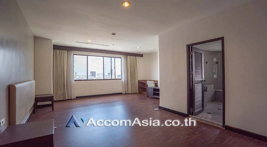 8  4 br Apartment For Rent in Sukhumvit ,Bangkok BTS Ekkamai at High-Rise Living with a Large Balcony Apartment in Ekkamai 1419350