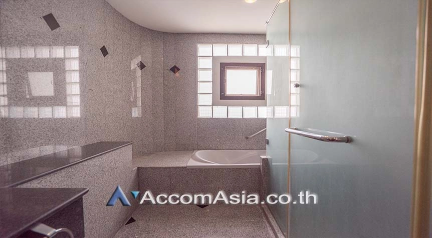 10  4 br Apartment For Rent in Sukhumvit ,Bangkok BTS Ekkamai at High-Rise Living with a Large Balcony Apartment in Ekkamai 1419350