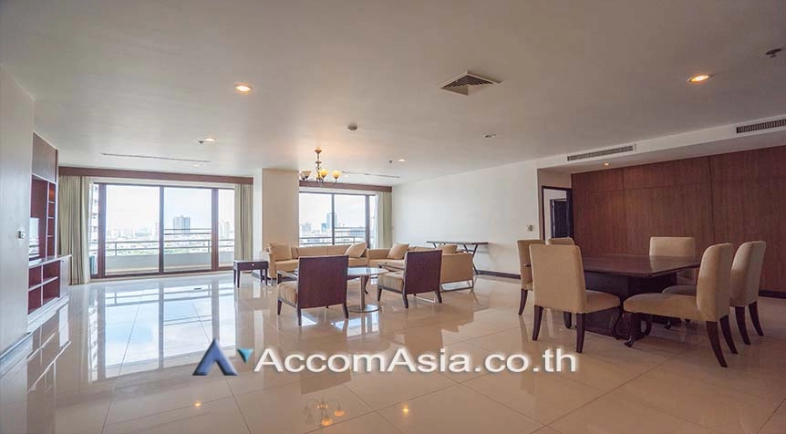 1  4 br Apartment For Rent in Sukhumvit ,Bangkok BTS Ekkamai at High-Rise Living with a Large Balcony Apartment in Ekkamai 1419350