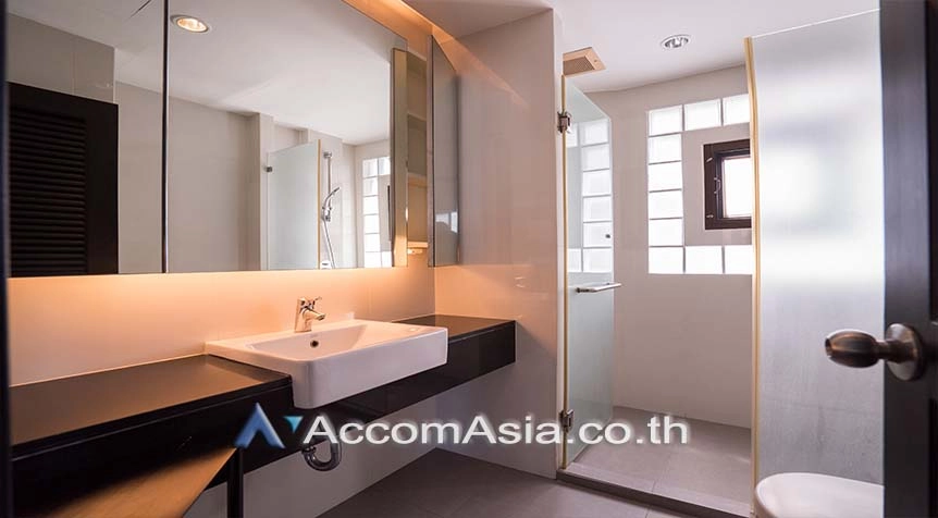 11  4 br Apartment For Rent in Sukhumvit ,Bangkok BTS Ekkamai at High-Rise Living with a Large Balcony Apartment in Ekkamai 1419350