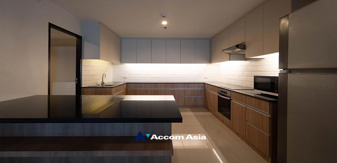 5  4 br Apartment For Rent in Sukhumvit ,Bangkok BTS Ekkamai at High-Rise Living with a Large Balcony Apartment in Ekkamai 1419351