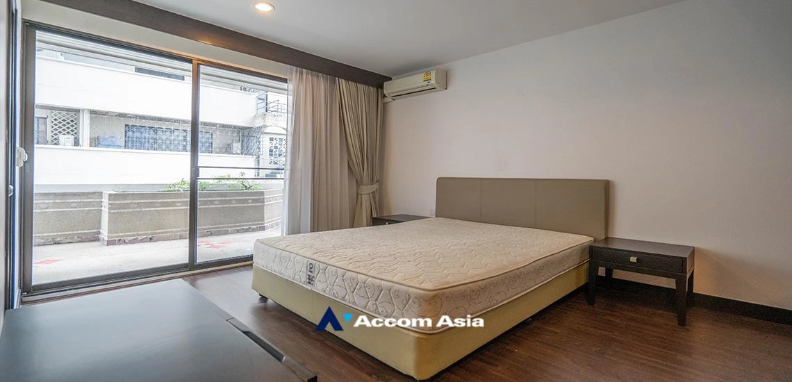 8  4 br Apartment For Rent in Sukhumvit ,Bangkok BTS Ekkamai at High-Rise Living with a Large Balcony Apartment in Ekkamai 1419351