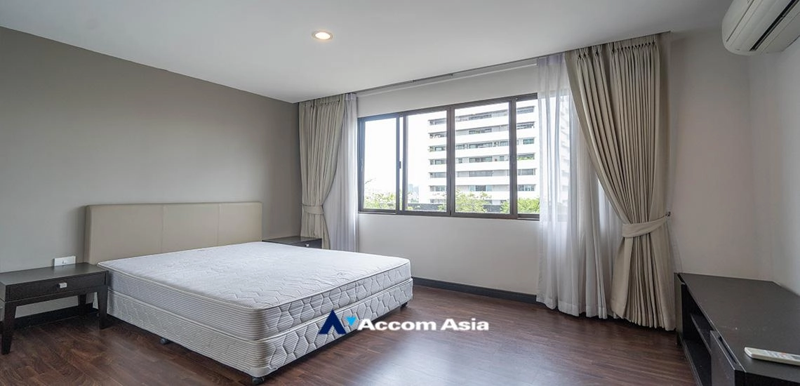 9  4 br Apartment For Rent in Sukhumvit ,Bangkok BTS Ekkamai at High-Rise Living with a Large Balcony Apartment in Ekkamai 1419351
