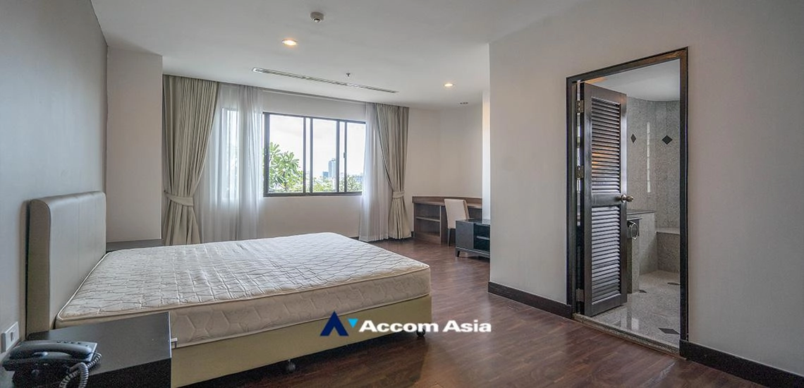 10  4 br Apartment For Rent in Sukhumvit ,Bangkok BTS Ekkamai at High-Rise Living with a Large Balcony Apartment in Ekkamai 1419351