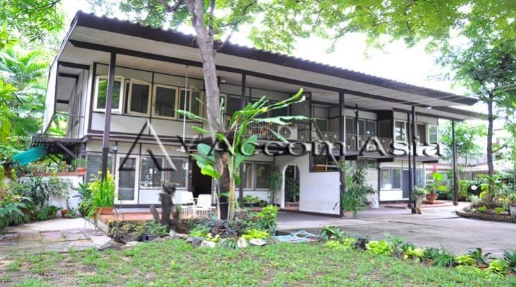 unit 6 Bedrooms  House For Rent & Sale in Sukhumvit, Bangkok  near BTS Ekkamai (1919357)