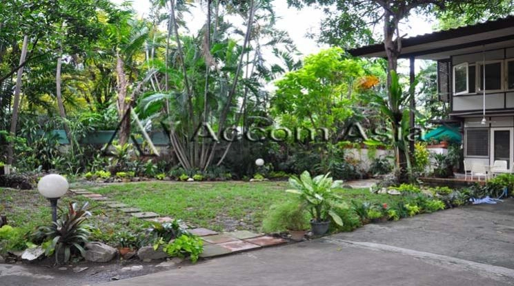 unit 6 Bedrooms  House For Rent & Sale in Sukhumvit, Bangkok  near BTS Ekkamai (1919357)