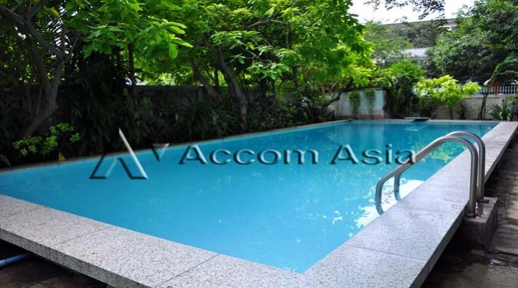 unit 6 Bedrooms  House For Rent & Sale in Sukhumvit, Bangkok  near BTS Ekkamai (1919357)