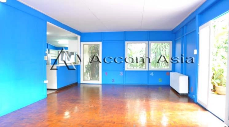 unit 6 Bedrooms  House For Rent & Sale in Sukhumvit, Bangkok  near BTS Ekkamai (1919357)