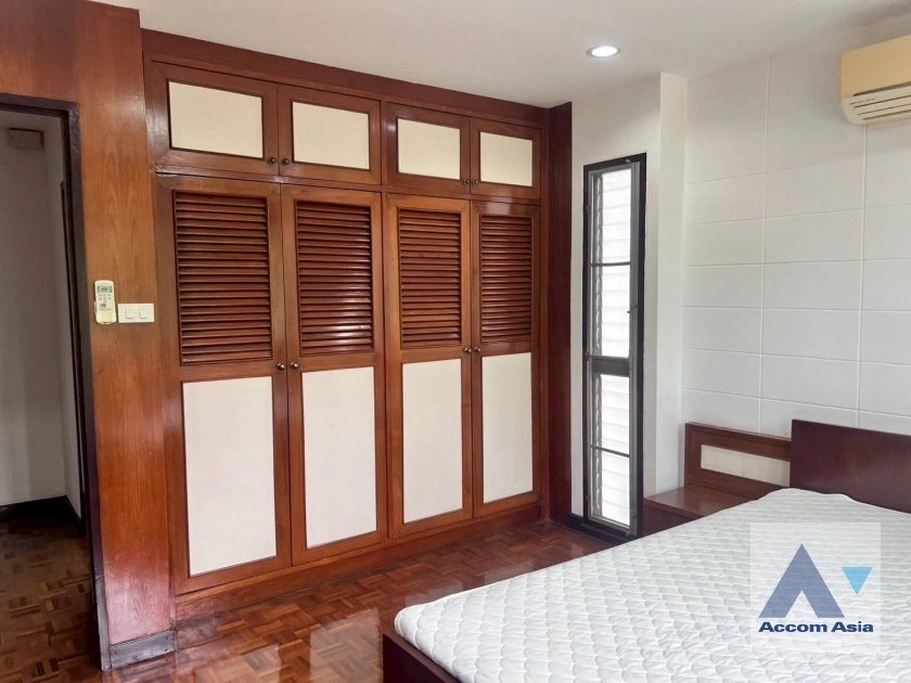 11  3 br Apartment For Rent in Sukhumvit ,Bangkok BTS Thong Lo at Greenery garden and privacy 1419444