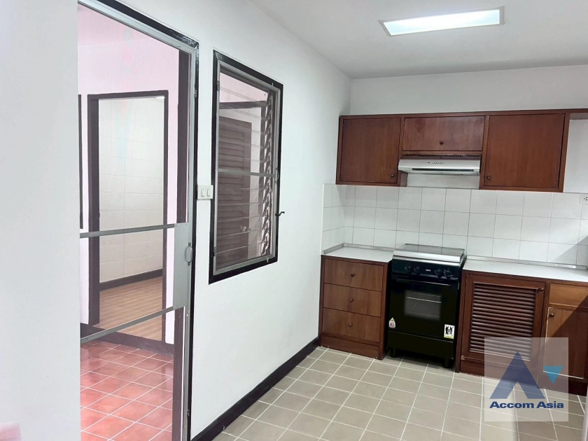 5  3 br Apartment For Rent in Sukhumvit ,Bangkok BTS Thong Lo at Greenery garden and privacy 1419444