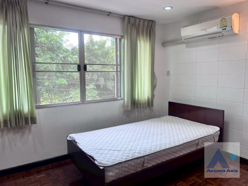 10  3 br Apartment For Rent in Sukhumvit ,Bangkok BTS Thong Lo at Greenery garden and privacy 1419444