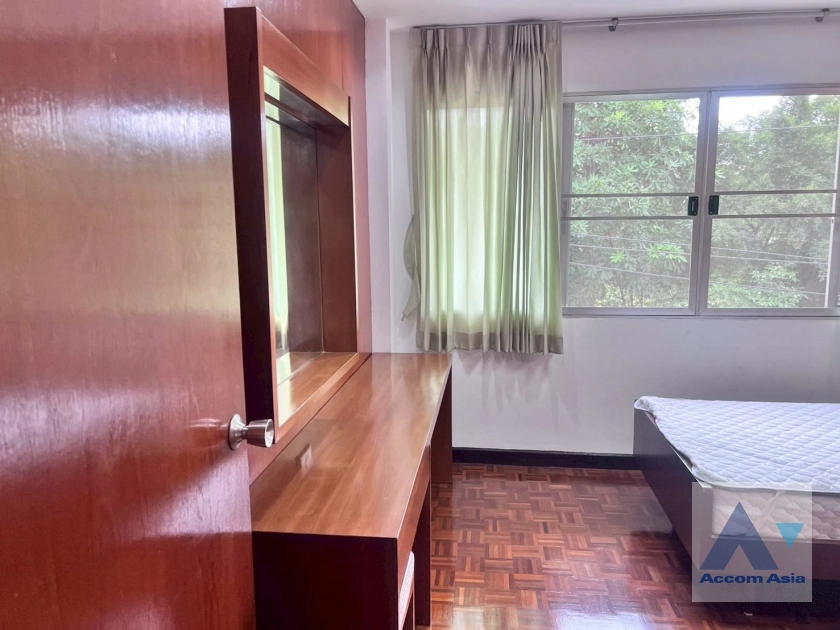 8  3 br Apartment For Rent in Sukhumvit ,Bangkok BTS Thong Lo at Greenery garden and privacy 1419444