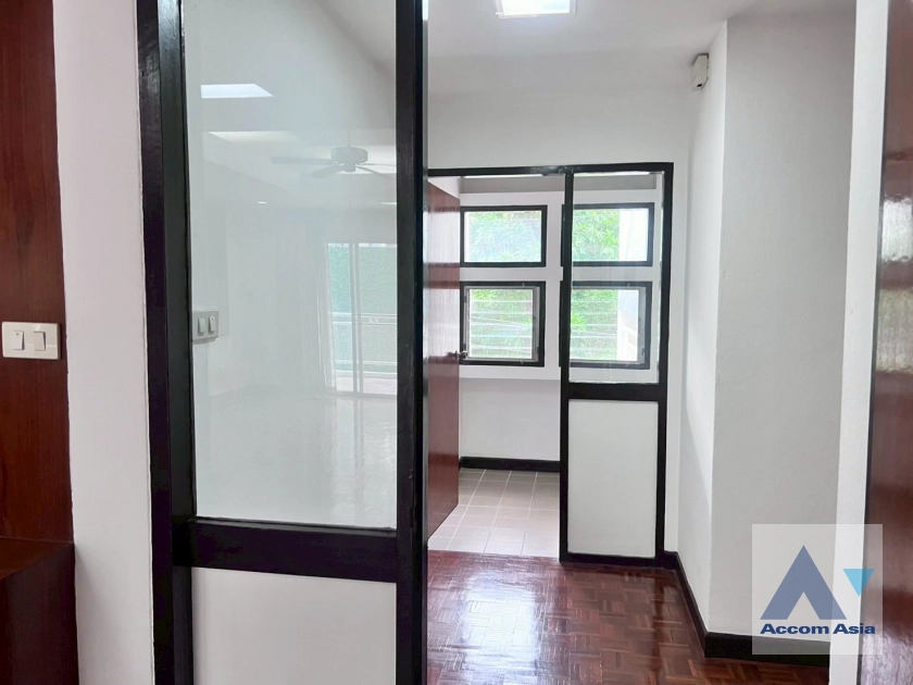 6  3 br Apartment For Rent in Sukhumvit ,Bangkok BTS Thong Lo at Greenery garden and privacy 1419444