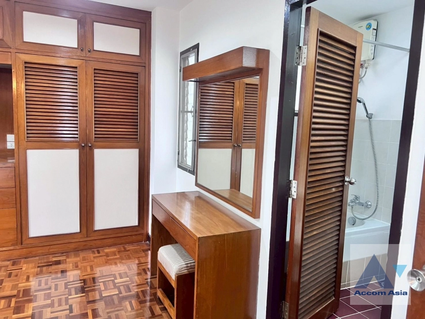 12  3 br Apartment For Rent in Sukhumvit ,Bangkok BTS Thong Lo at Greenery garden and privacy 1419444