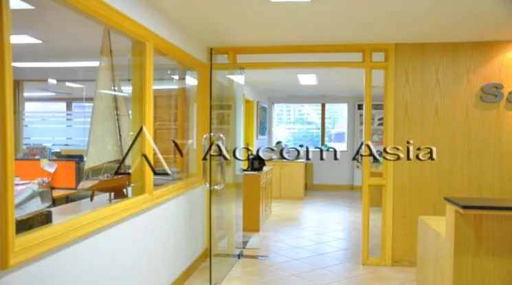  Thirapol Building Office space  3 Bedroom for Rent BTS Ari in Phaholyothin Bangkok