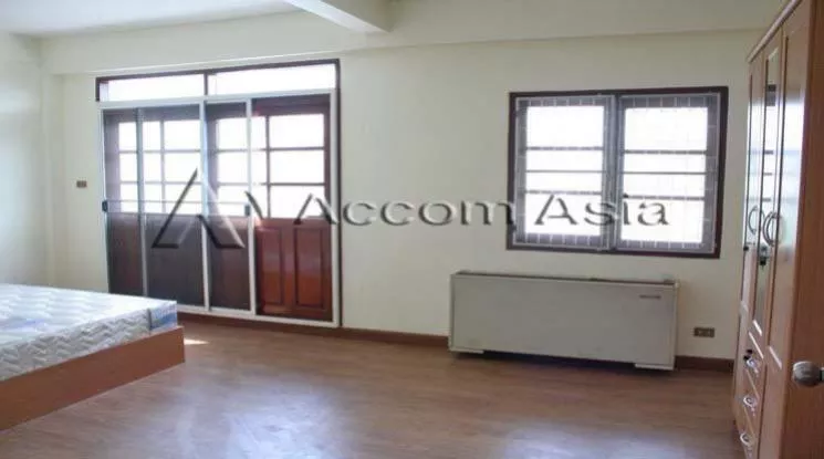 unit 6 Bedrooms  House For Rent & Sale in Sukhumvit, Bangkok  near BTS Thong Lo (2519499)