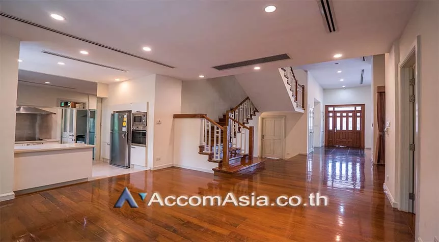 unit 4 Bedrooms  House For Rent in Sukhumvit, Bangkok  near BTS Phra khanong (1819528)