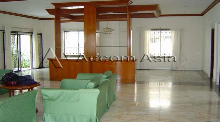 unit 5 Bedrooms  House For Rent in Sukhumvit, Bangkok  near BTS Thong Lo (1819543)