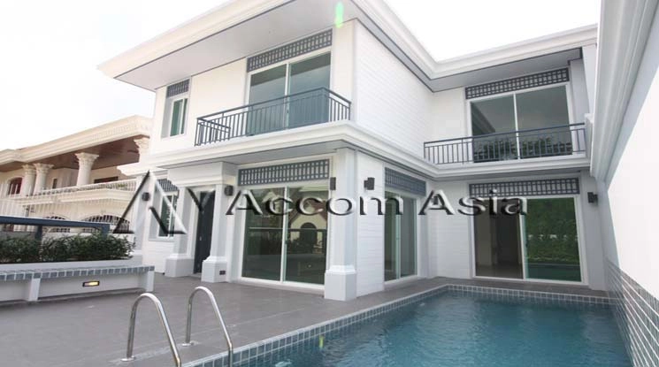 Private Swimming Pool |  Well maintain Compound House  4 Bedroom for Rent MRT Thailand Cultural Center in Ratchadapisek Bangkok