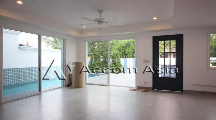 Private Swimming Pool |  4 Bedrooms  House For Rent in Ratchadapisek, Bangkok  near MRT Thailand Cultural Center (1819596)