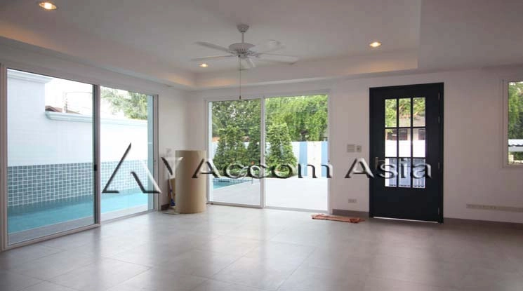  1  4 br House for rent and sale in Ratchadaphisek ,Bangkok MRT Thailand Cultural Center at Well maintain Compound 1819596