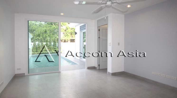 5  4 br House for rent and sale in Ratchadaphisek ,Bangkok MRT Thailand Cultural Center at Well maintain Compound 1819596