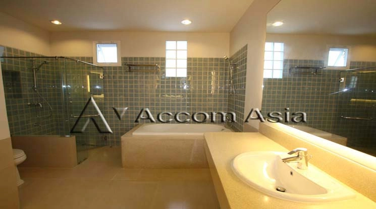 9  4 br House for rent and sale in Ratchadaphisek ,Bangkok MRT Thailand Cultural Center at Well maintain Compound 1819596