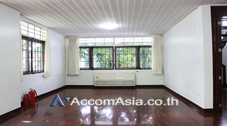 Pet friendly |  4 Bedrooms  House For Rent in Sukhumvit, Bangkok  near BTS Phra khanong (2319603)