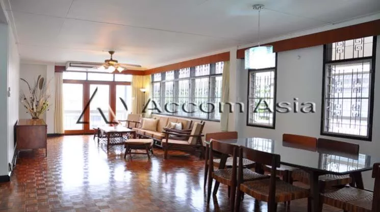 Pet friendly |  Single House with Garden Apartment  2 Bedroom for Rent BTS Phrom Phong in Sukhumvit Bangkok