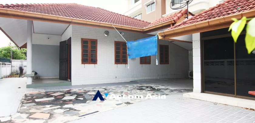  2  2 br House For Rent in sukhumvit ,Bangkok BTS Ekkamai - BTS Phra khanong 2319691