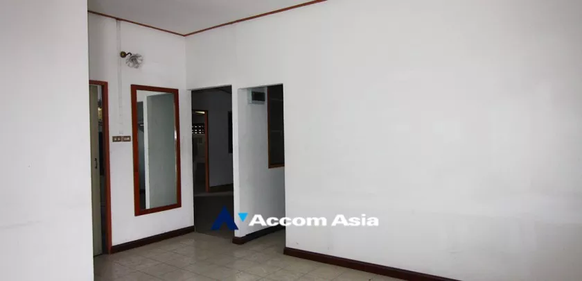 4  2 br House for rent and sale in Sukhumvit ,Bangkok BTS Ekkamai - BTS Phra khanong 2319691