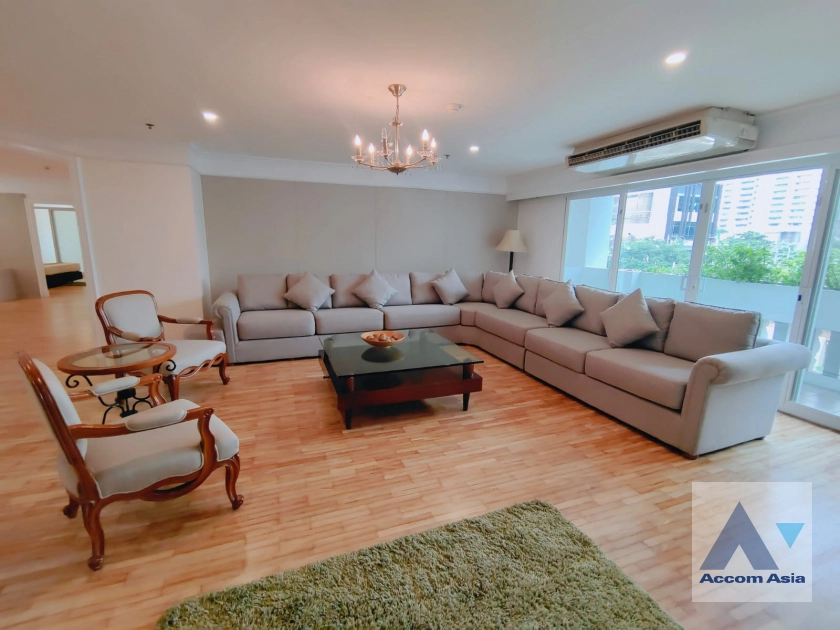 Newly renovated, Pet friendly |  A Classic Style Apartment  4 Bedroom for Sale & Rent BTS Asok in Sukhumvit Bangkok