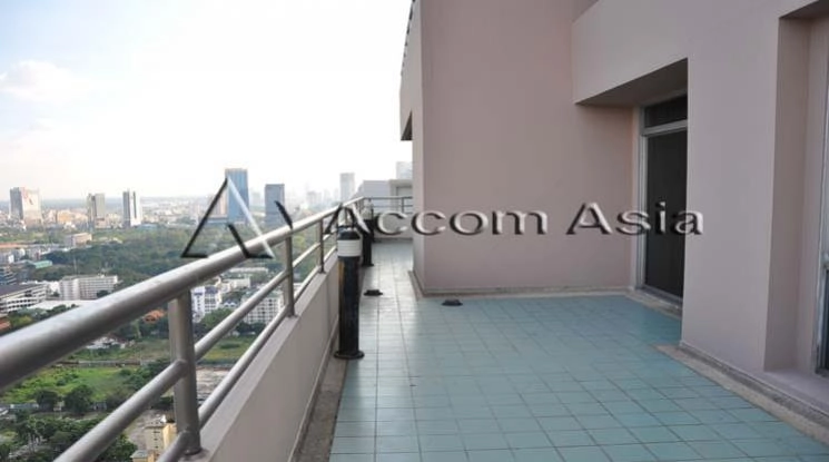 Pet friendly |  Grand Langsuan Condominium  3 Bedroom for Rent BTS Chitlom in Ploenchit Bangkok