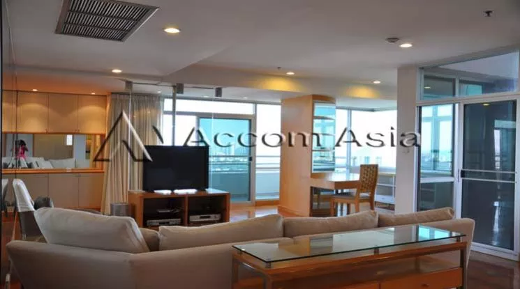 Pet friendly |  3 Bedrooms  Condominium For Rent in Ploenchit, Bangkok  near BTS Chitlom (1519719)