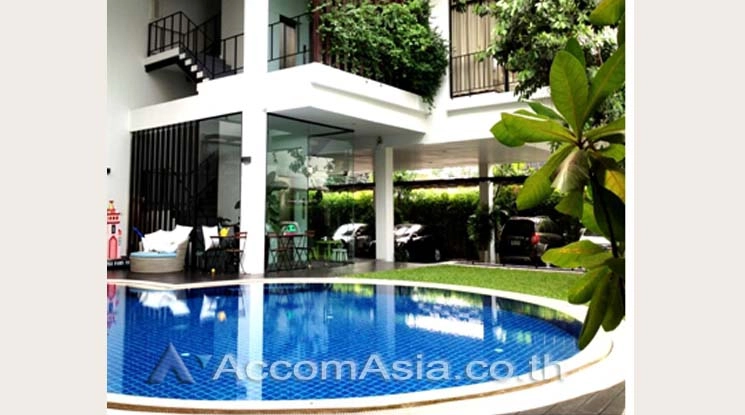 unit 2 Bedrooms  Apartment For Rent in Sukhumvit, Bangkok  near BTS Ekkamai (1419724)