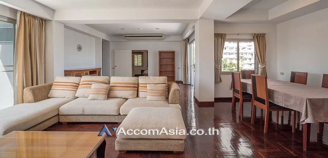  3 Bedrooms  Apartment For Rent in Sathorn, Bangkok  near BTS Chong Nonsi (1419727)