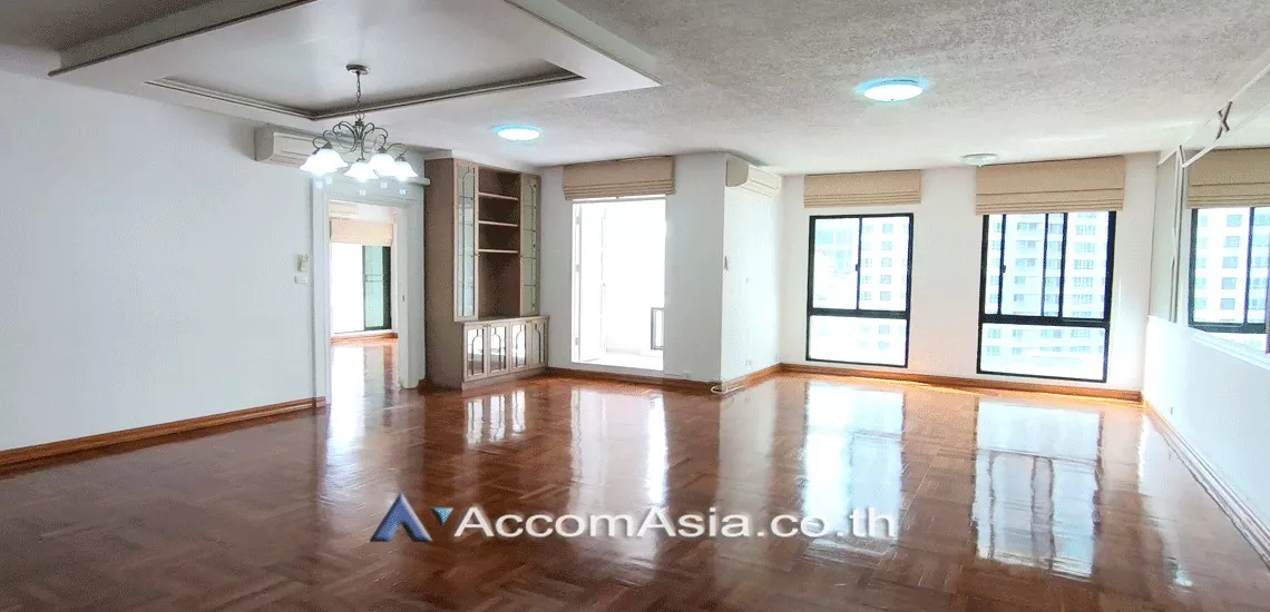 Pet friendly |  3 Bedrooms  Apartment For Rent in Ploenchit, Bangkok  near BTS Chitlom (1419740)