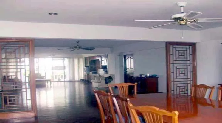  2  3 br Apartment For Rent in Sukhumvit ,Bangkok BTS Asok - MRT Sukhumvit at Family Apartment with Lake View 1003001