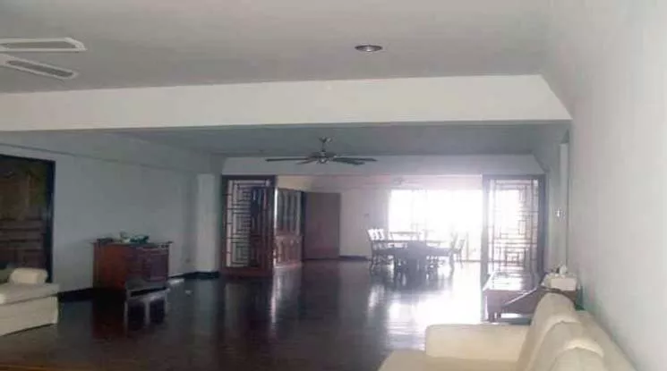 4  3 br Apartment For Rent in Sukhumvit ,Bangkok BTS Asok - MRT Sukhumvit at Family Apartment with Lake View 1003001