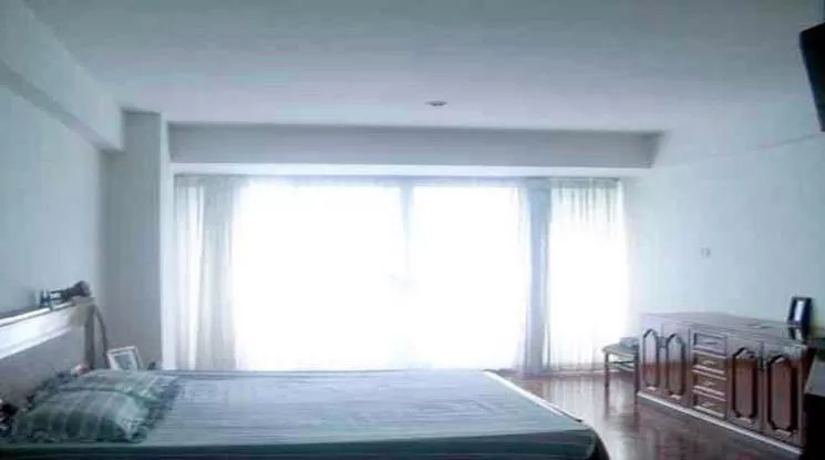 5  3 br Apartment For Rent in Sukhumvit ,Bangkok BTS Asok - MRT Sukhumvit at Family Apartment with Lake View 1003001