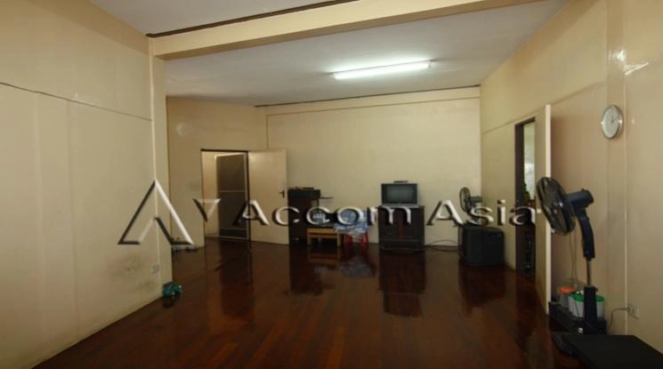 unit 6 Bedrooms  House For Rent in Sukhumvit, Bangkok  near BTS Phrom Phong (2519825)