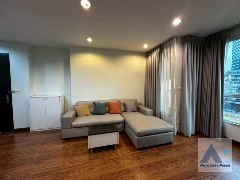 unit 2 Bedrooms  Condominium For Rent & Sale in Sukhumvit, Bangkok  near BTS Ekkamai (1519826)