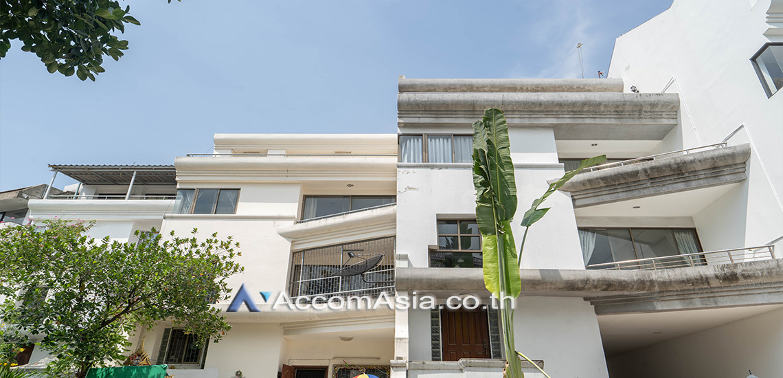  1  3 br House for rent and sale in Charoenkrung ,Bangkok BTS Saphan Taksin at Riverside Villa 110167