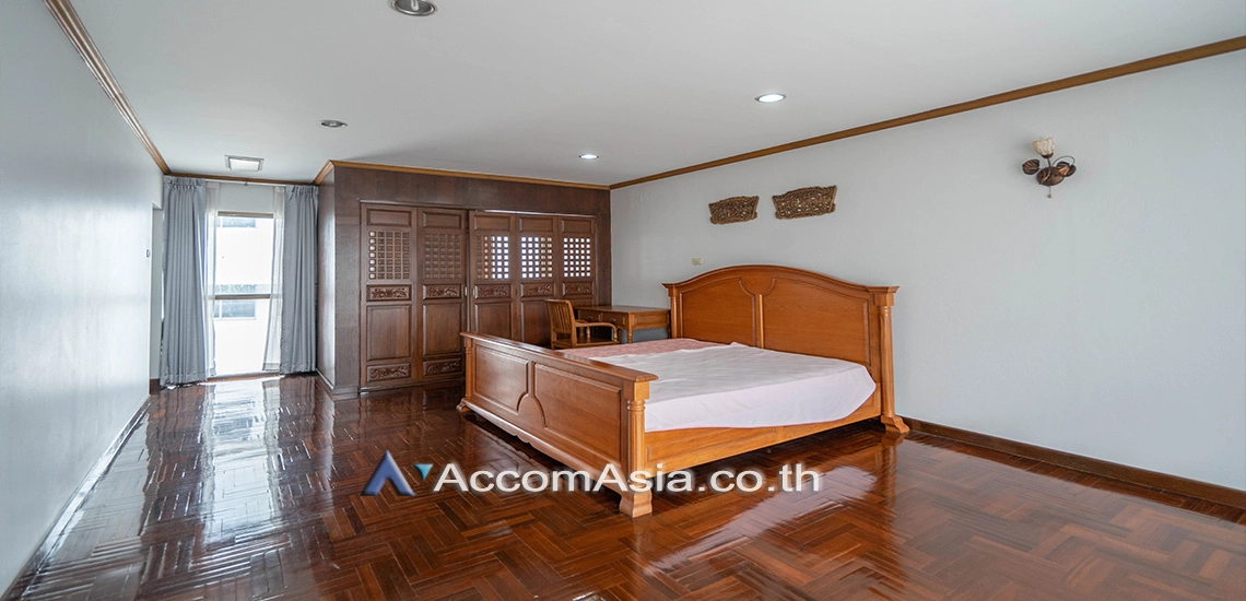 12  3 br House for rent and sale in Charoenkrung ,Bangkok BTS Saphan Taksin at Riverside Villa 110167