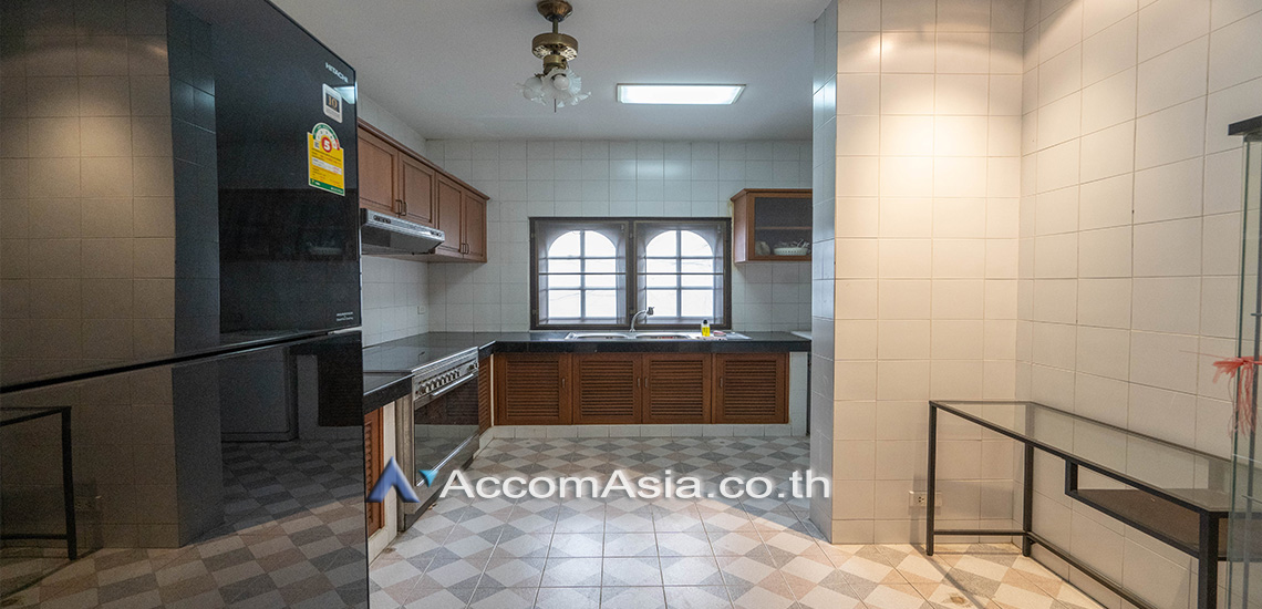 8  3 br House for rent and sale in Charoenkrung ,Bangkok BTS Saphan Taksin at Riverside Villa 110167