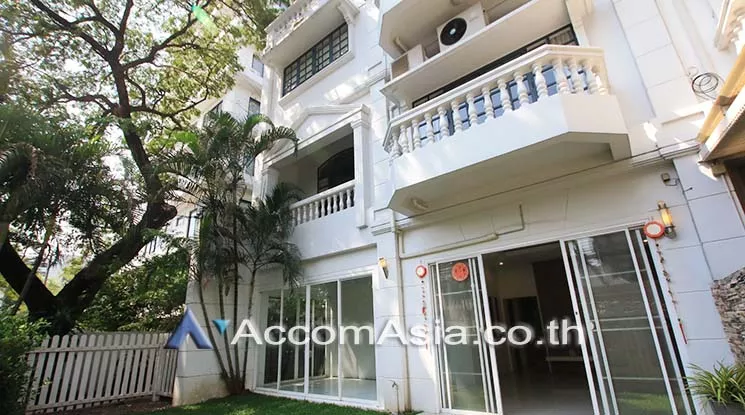 Pet friendly |  House in garden compound with pool Townhouse  4 Bedroom for Rent BTS Thong Lo in Sukhumvit Bangkok