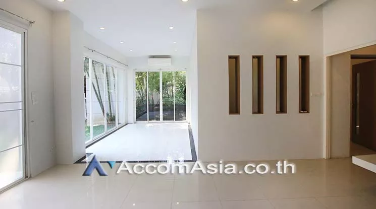  1  4 br Townhouse For Rent in Sukhumvit ,Bangkok BTS Thong Lo at House in garden compound with pool 2519891