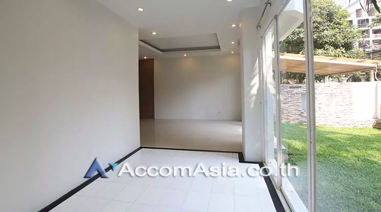 4  4 br Townhouse For Rent in Sukhumvit ,Bangkok BTS Thong Lo at House in garden compound with pool 2519891